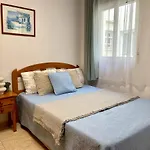 Lägenhet Beachfront Apartment, Sea View, Pool, Close To Bars And Restaurants