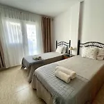 Lägenhet Beachfront Apartment, Sea View, Pool, Close To Bars And Restaurants