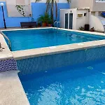 Beachfront Apartment, Sea View, Pool, Close To Bars And Restaurants