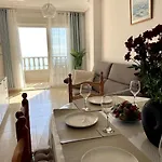Beachfront Apartment, Sea View, Pool, Close To Bars And Restaurants Apartamento Torrevieja
