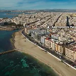 Beachfront Apartment, Sea View, Pool, Close To Bars And Restaurants Torrevieja