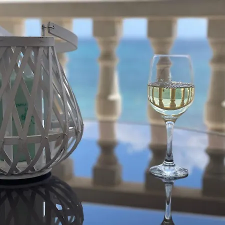 Beachfront Apartment, Sea View, Pool, Close To Bars And Restaurants Apartment Torrevieja