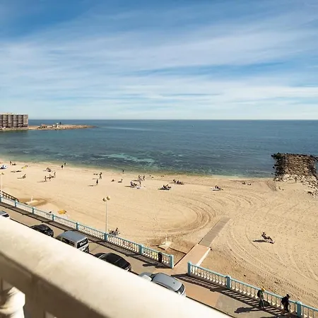 Beachfront Apartment, Sea View, Pool, Close To Bars And Restaurants *