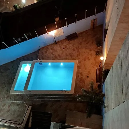 Beachfront Apartment, Sea View, Pool, Close To Bars And Restaurants * Torrevieja