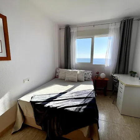 Beachfront Apartment, Sea View, Pool, Close To Bars And Restaurants Apartament *