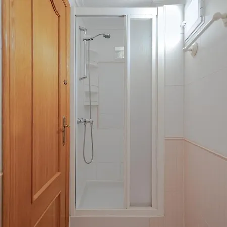 Beachfront Apartment, Sea View, Pool, Close To Bars And Restaurants * Torrevieja