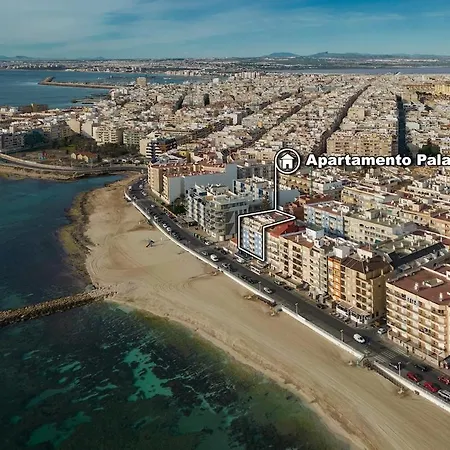 Beachfront Apartment, Sea View, Pool, Close To Bars And Restaurants Torrevieja