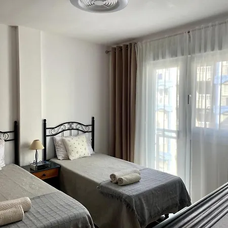 Beachfront Apartment, Sea View, Pool, Close To Bars And Restaurants Torrevieja