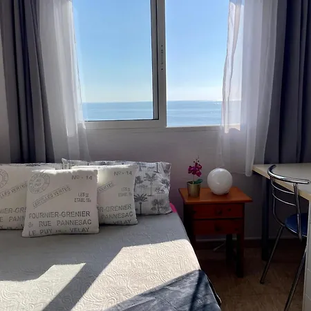 Beachfront Apartment, Sea View, Pool, Close To Bars And Restaurants