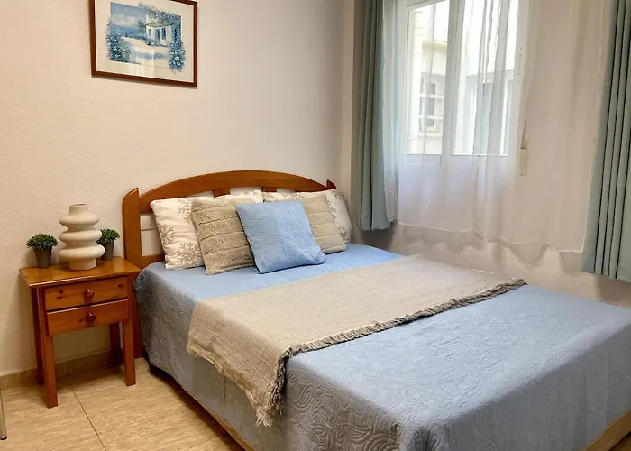 Beachfront Apartment, Sea View, Pool, Close To Bars And Restaurants