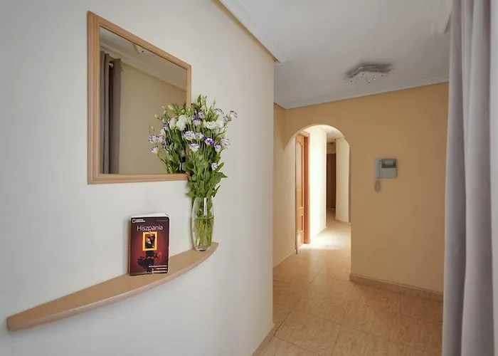 Beachfront Apartment, Sea View, Pool, Close To Bars And Restaurants Lägenhet