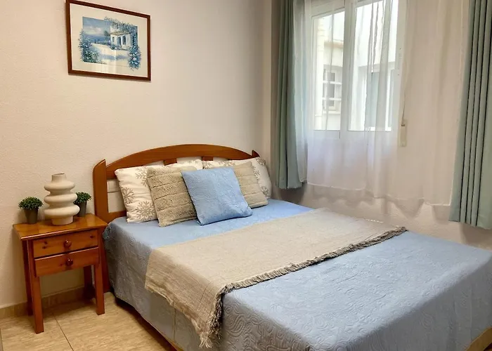 Lägenhet Beachfront Apartment, Sea View, Pool, Close To Bars And Restaurants