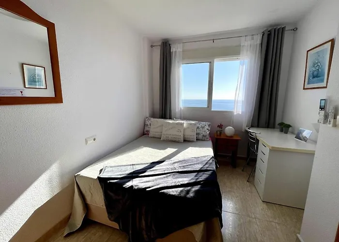 Beachfront Apartment, Sea View, Pool, Close To Bars And Restaurants Lägenhet *