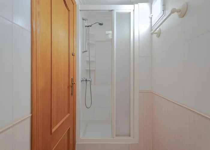 Beachfront Apartment, Sea View, Pool, Close To Bars And Restaurants * Torrevieja