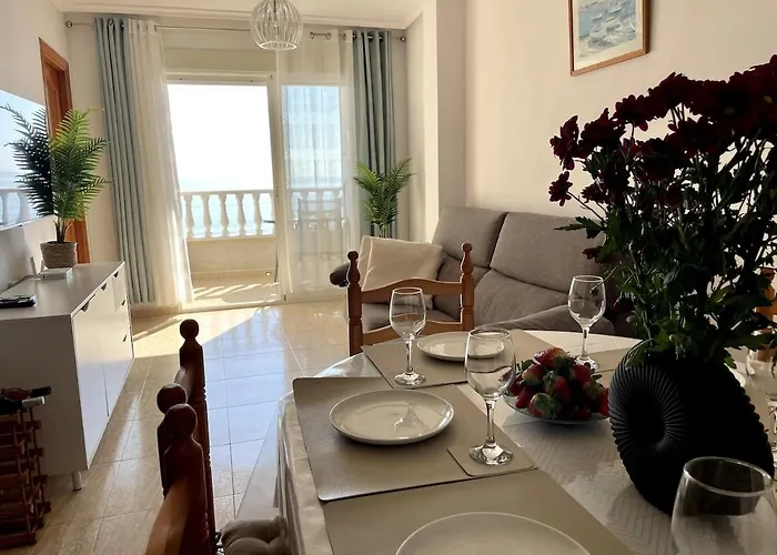Beachfront Apartment, Sea View, Pool, Close To Bars And Restaurants Lägenhet Torrevieja