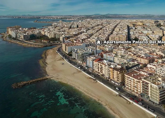 Beachfront Apartment, Sea View, Pool, Close To Bars And Restaurants Torrevieja