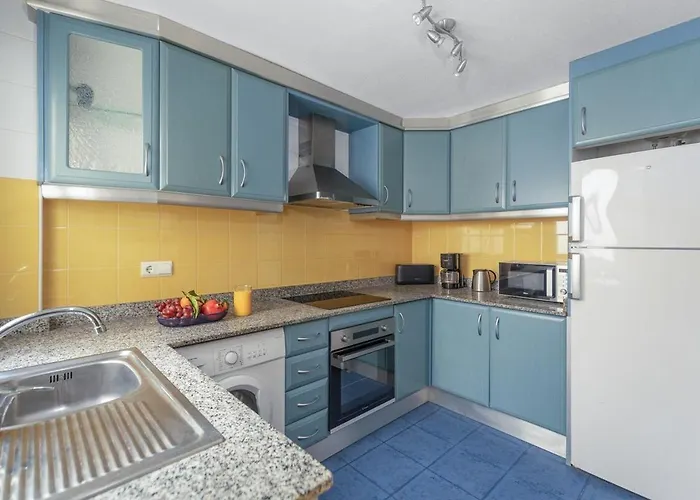 Beachfront Apartment, Sea View, Pool, Close To Bars And Restaurants * Torrevieja