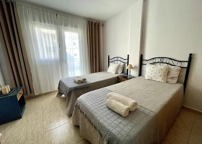 Lägenhet Beachfront Apartment, Sea View, Pool, Close To Bars And Restaurants