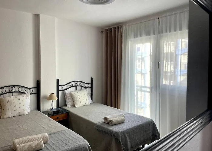 Beachfront Apartment, Sea View, Pool, Close To Bars And Restaurants Torrevieja