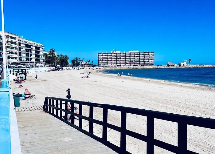 Beachfront Apartment, Sea View, Pool, Close To Bars And Restaurants Lägenhet *